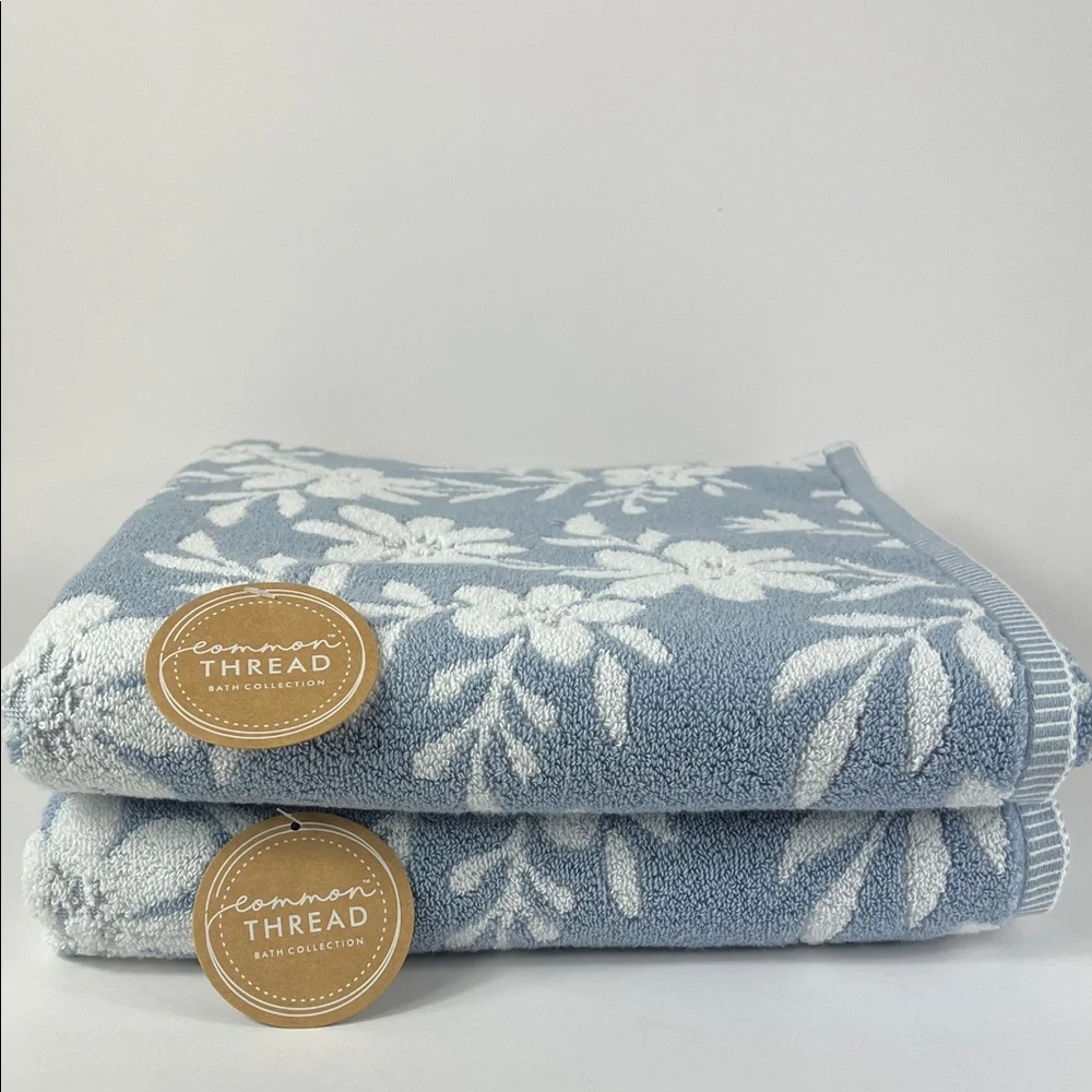 Common Thread Bath Towels Blue White Floral Plush 100% Cotton Set of 2 NEW